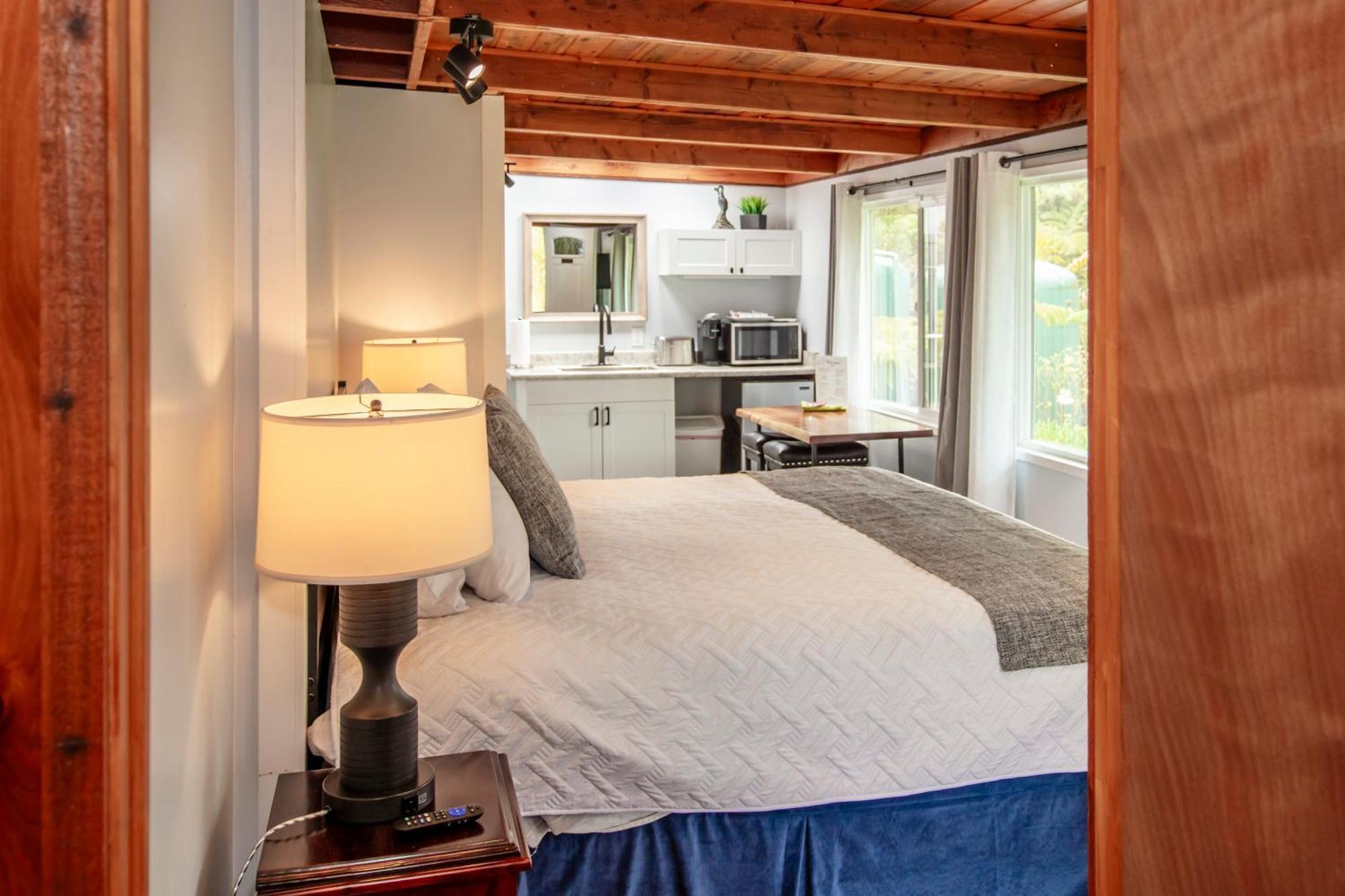 Aloha Junction Bed And Breakfast -Minutes Away From Hawaii Volcanoes National Park Bagian luar foto