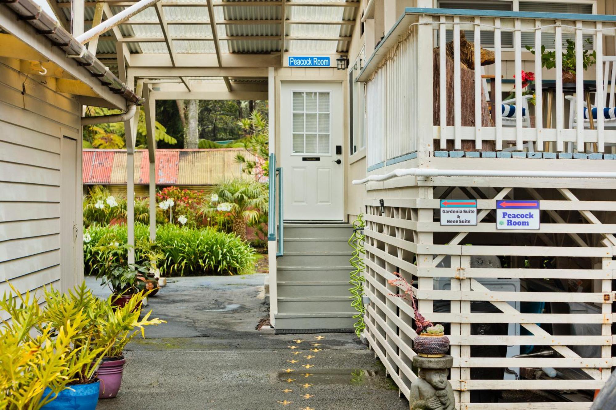 Aloha Junction Bed And Breakfast -Minutes Away From Hawaii Volcanoes National Park Bagian luar foto