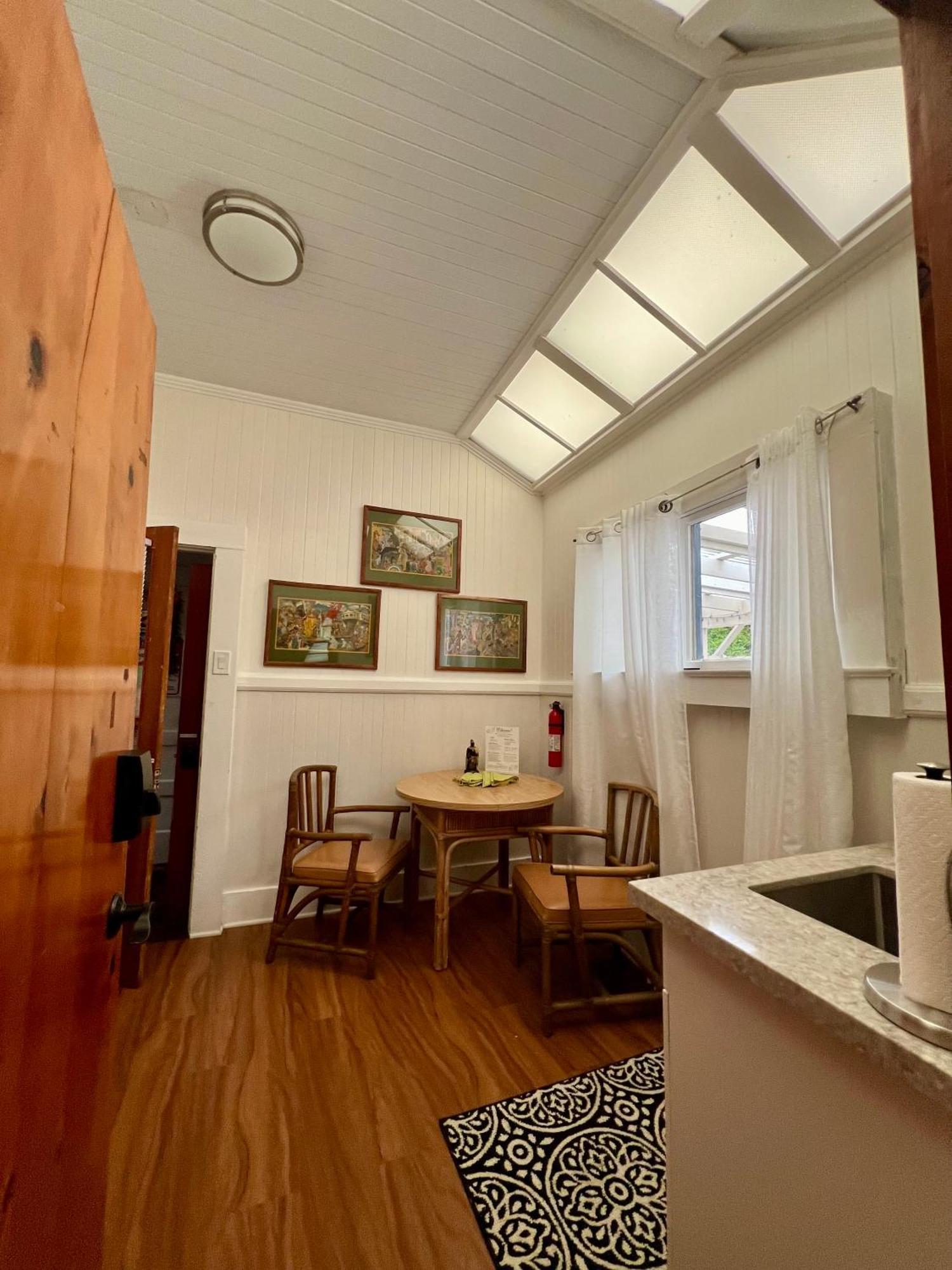 Aloha Junction Bed And Breakfast -Minutes Away From Hawaii Volcanoes National Park Bagian luar foto