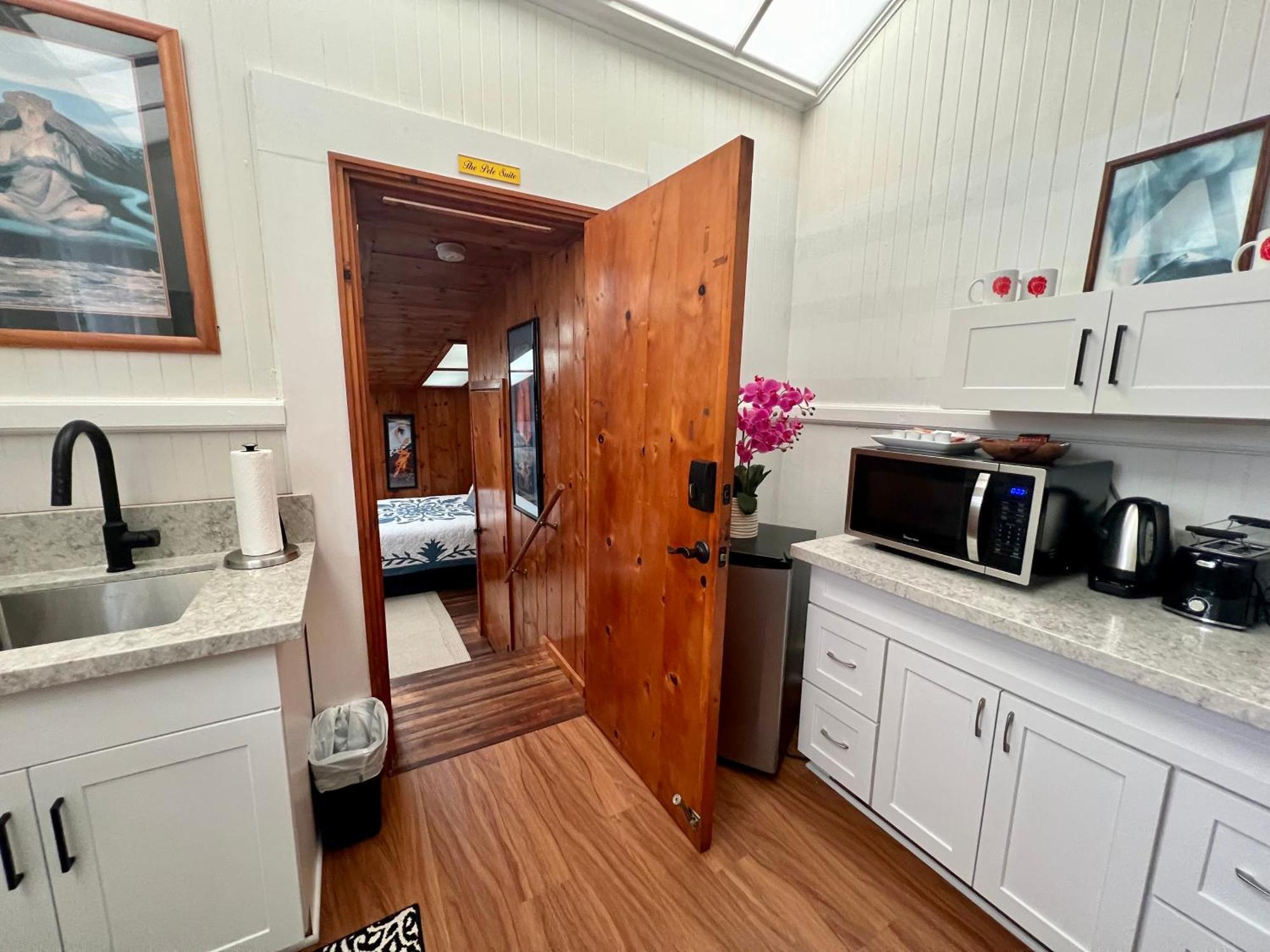 Aloha Junction Bed And Breakfast -Minutes Away From Hawaii Volcanoes National Park Bagian luar foto