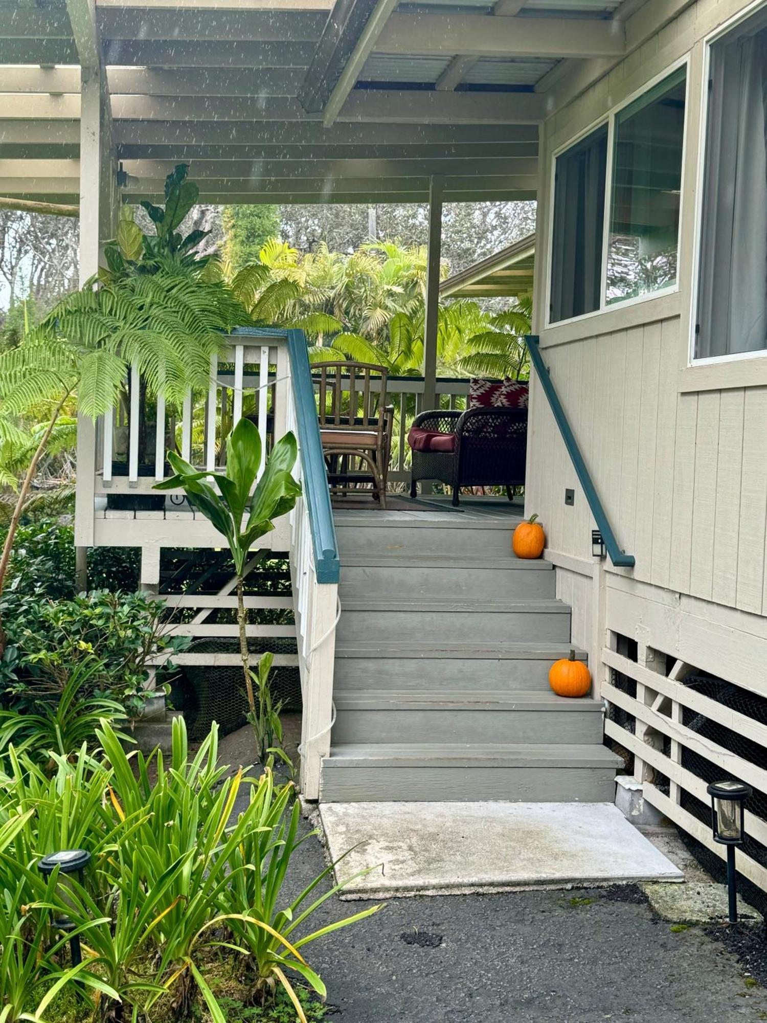 Aloha Junction Bed And Breakfast -Minutes Away From Hawaii Volcanoes National Park Bagian luar foto